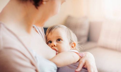 La consultation d'allaitement permet d'observer une tétée